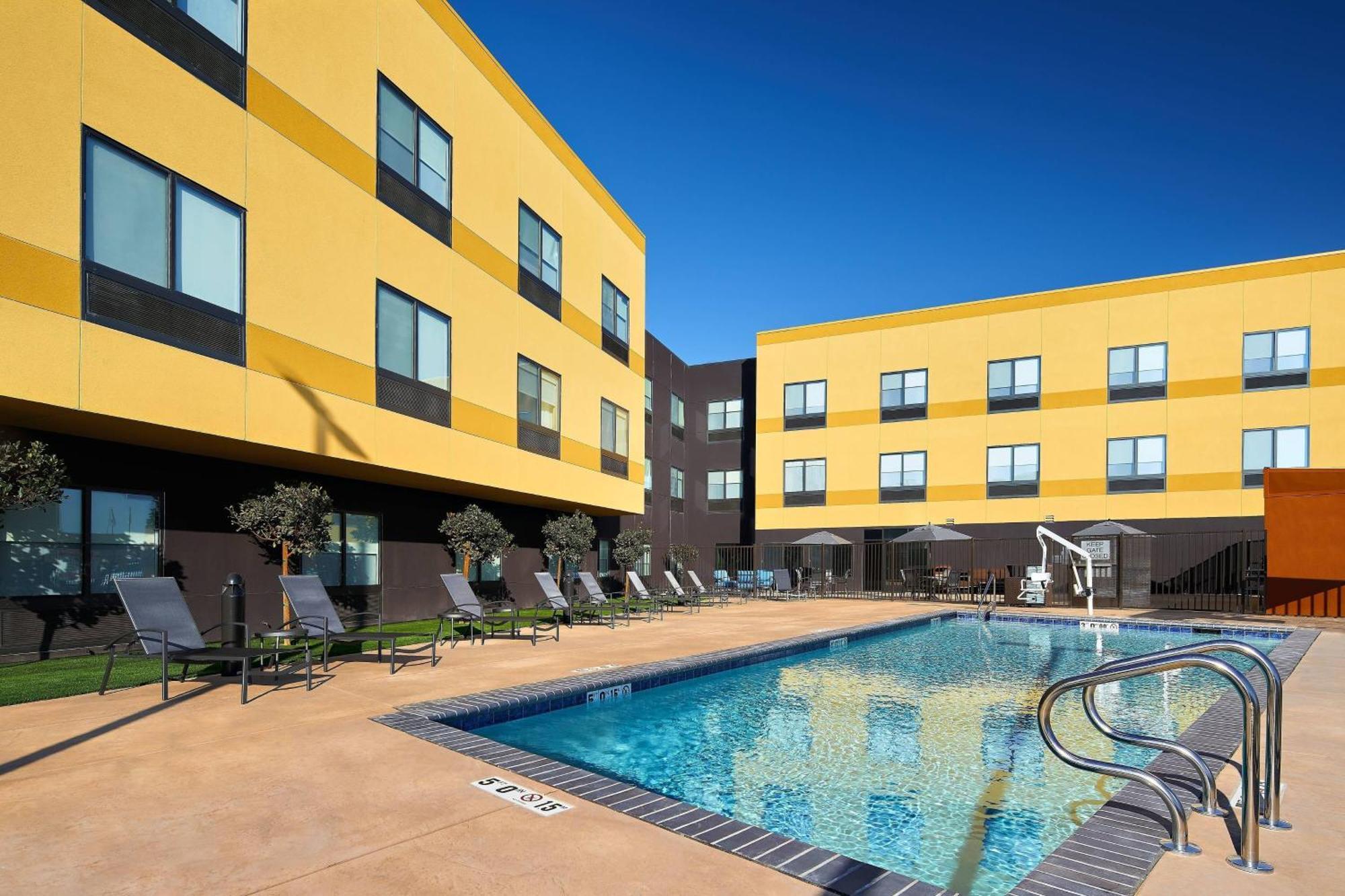 Fairfield Inn & Suites By Marriott Fresno Yosemite International Airport Extérieur photo